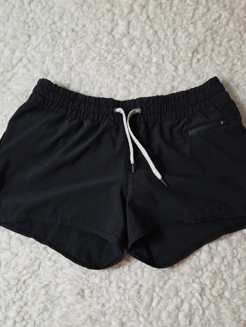 Vuori Women's Clementine Black Athletic  Short 2.5"  Sz S